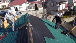 屋根のカバー工法の下葺き