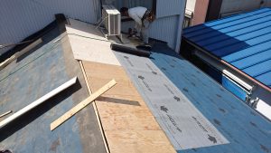 屋根の雨漏り修理、屋根葺き替え。