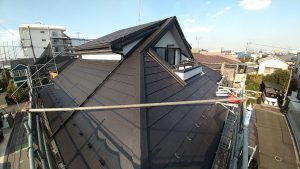 屋根カバー工法工事。