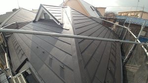 スレートの屋根に金属屋根をカバー工法