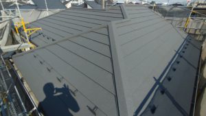 屋根のカバー工法。スーパーガルテクト。