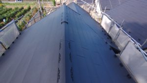 スーパーガルテクトで、屋根のカバー工法工事。
