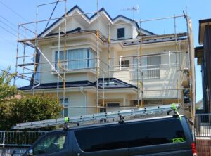 吉見町で、屋根カバー工法。