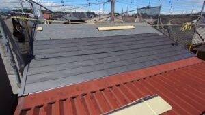 鶴ケ島市で、屋根カバー工法工事。