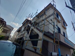 蕨市で、雨樋修理。