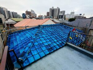 雨漏りしている瓦屋根